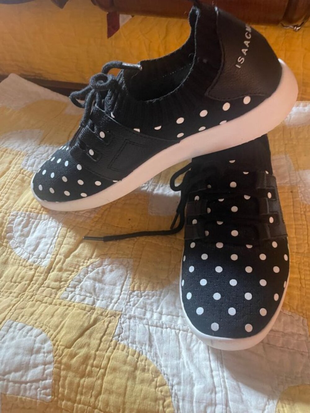 CUTE! CUTE! CUTE! ISAAC MIZRAHI POLKA-DOT LACE UP KNIT SNEAKERS - BLACK/WHITE 7M